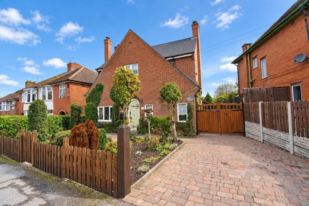 Lyncroft Avenue, Ripley